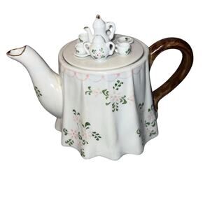 Farmhouse Girl whimsical teapot by‎ the Bombay Company removable tea party lid